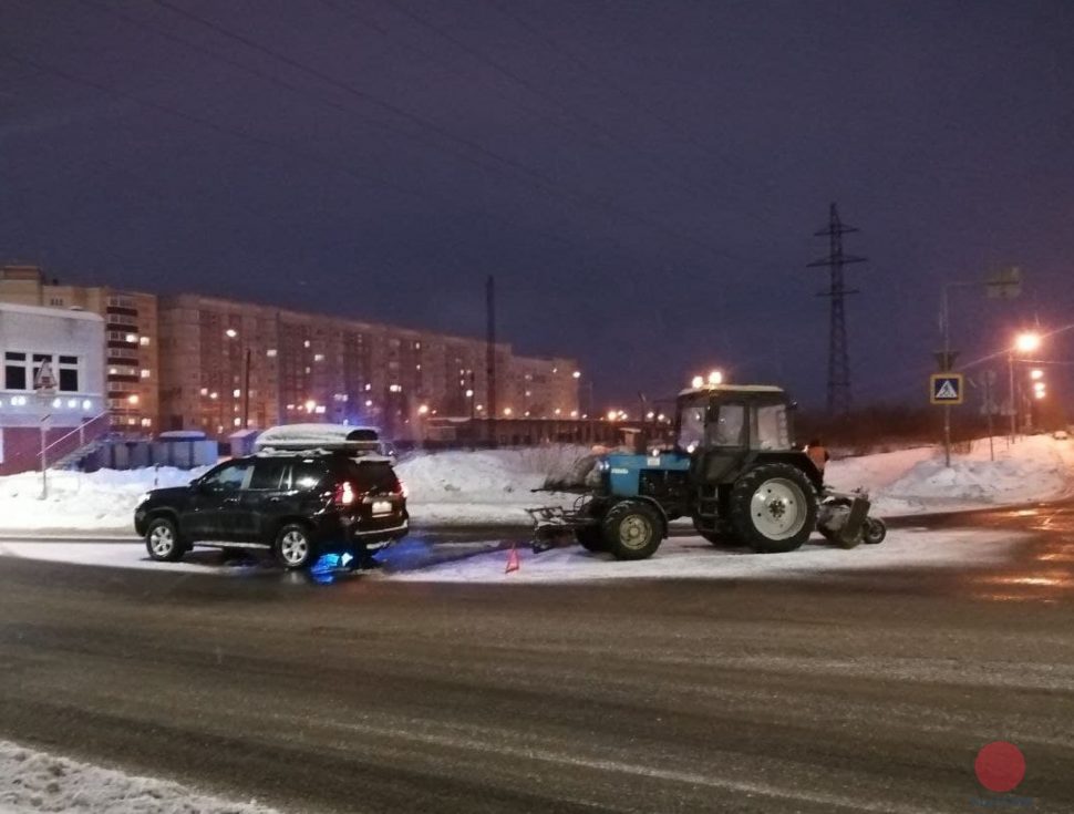ДТП с участием трактора и внедорожника произошло в Северодвинске